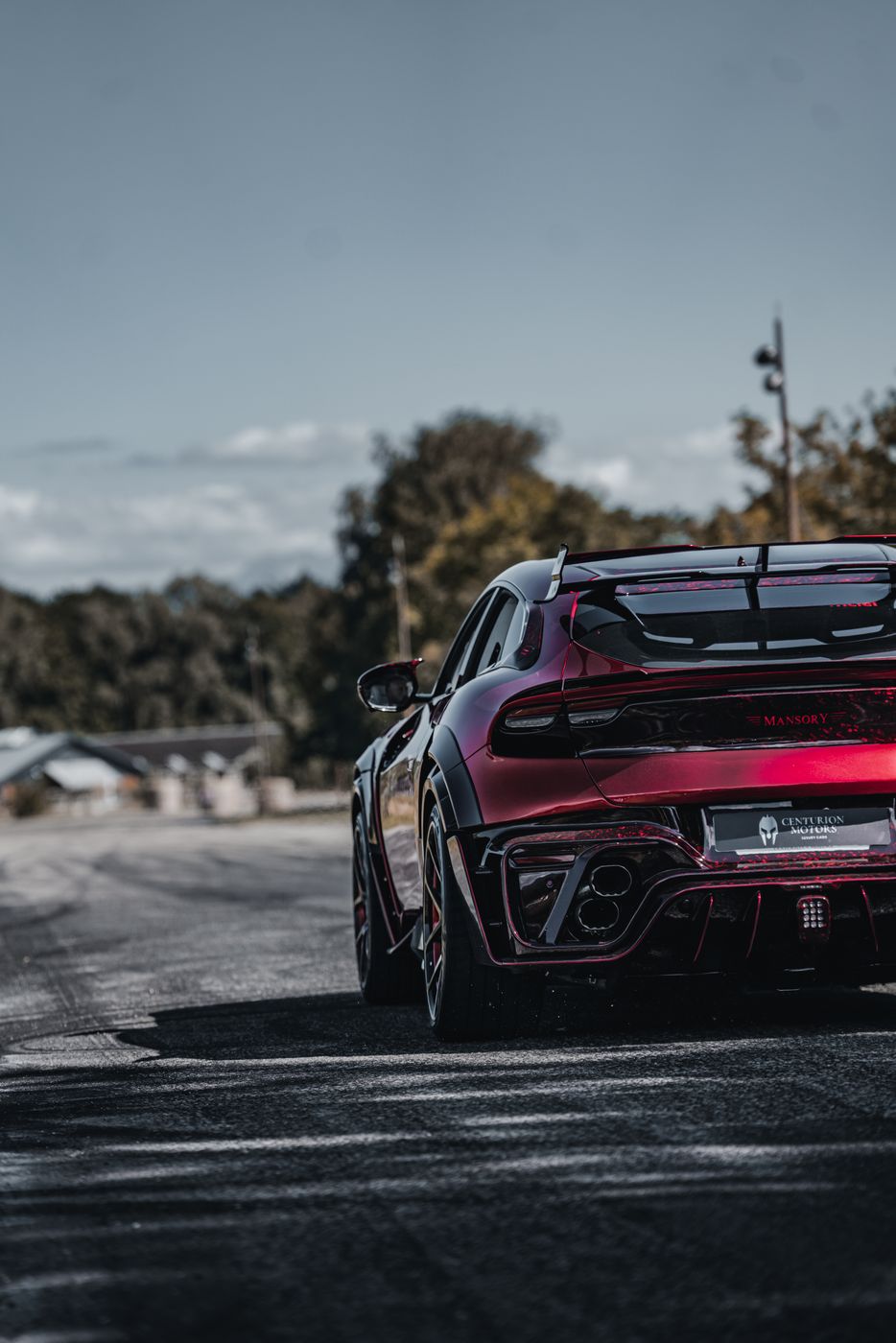 Porsche préparée sur la piste du festival Carburacœur